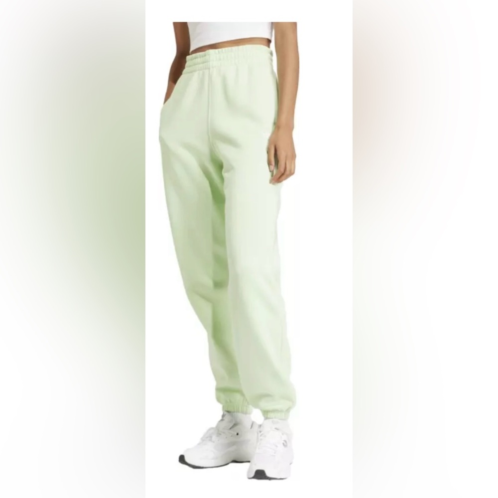 New Women ADIDAS Sweatpants. Size M